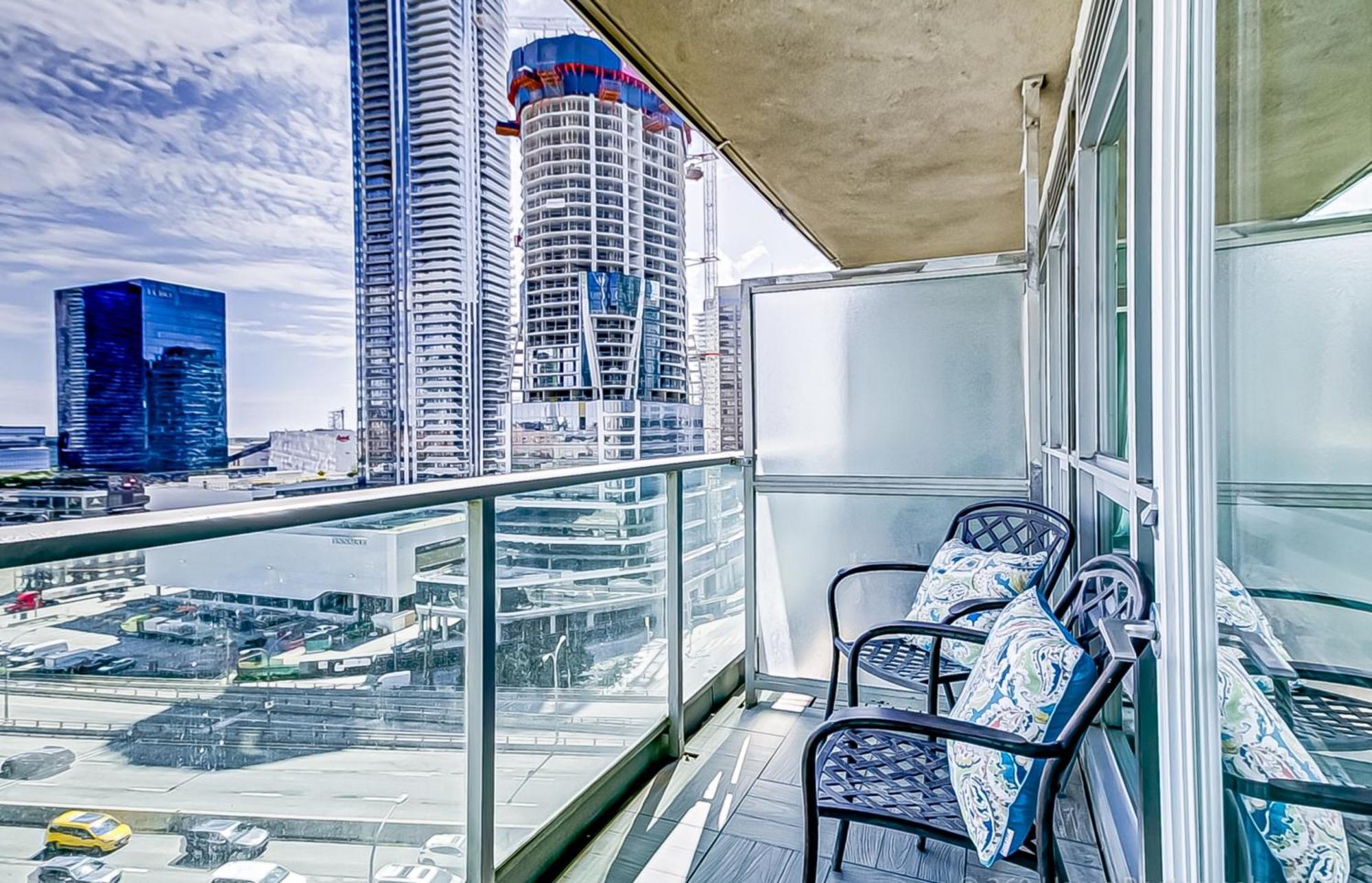 Globalstay Yonge St Condos Toronto Exterior foto
